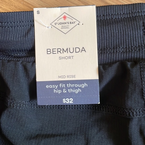 NWT - St. John's Bay Womens Bermuda Short. Black. Small - Picture 7 of 9